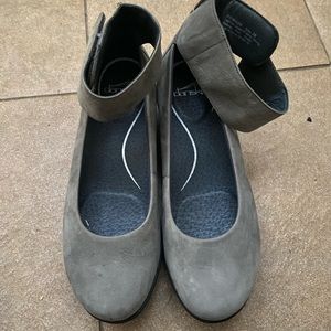 Dansko gray suede ankle strap shoes. 38